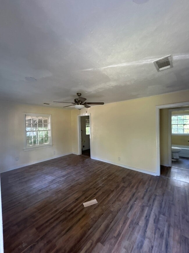 Primary Photo - 421 Fielding Ave