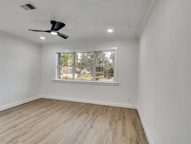 Building Photo - 5627 Southbrook Dr