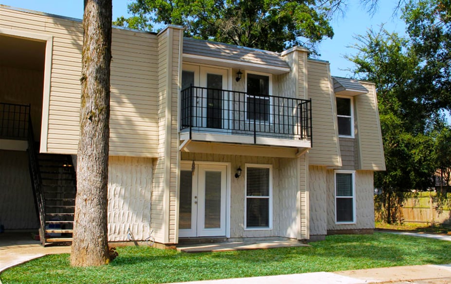 Building Photo - Lakefront Apartments