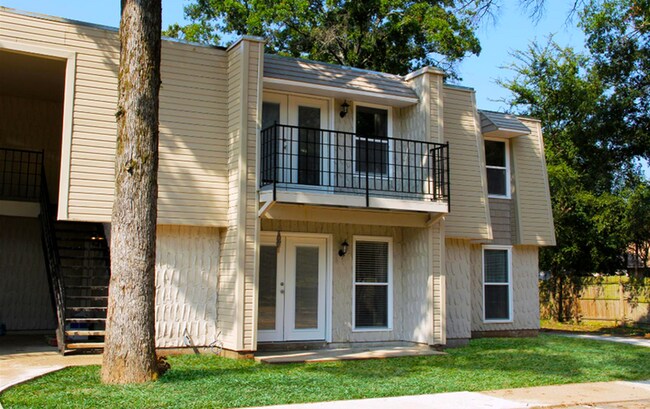Building Photo - Lakefront Apartments