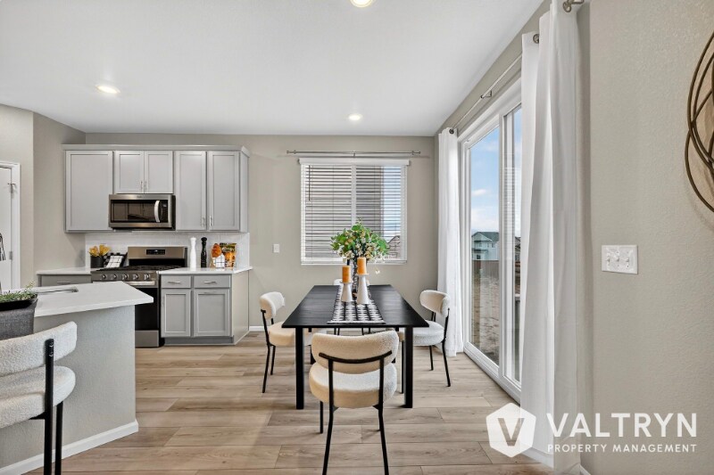 Building Photo - 13375 Valley Peak Dr