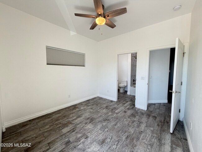 Building Photo - 3329 E Glenn St