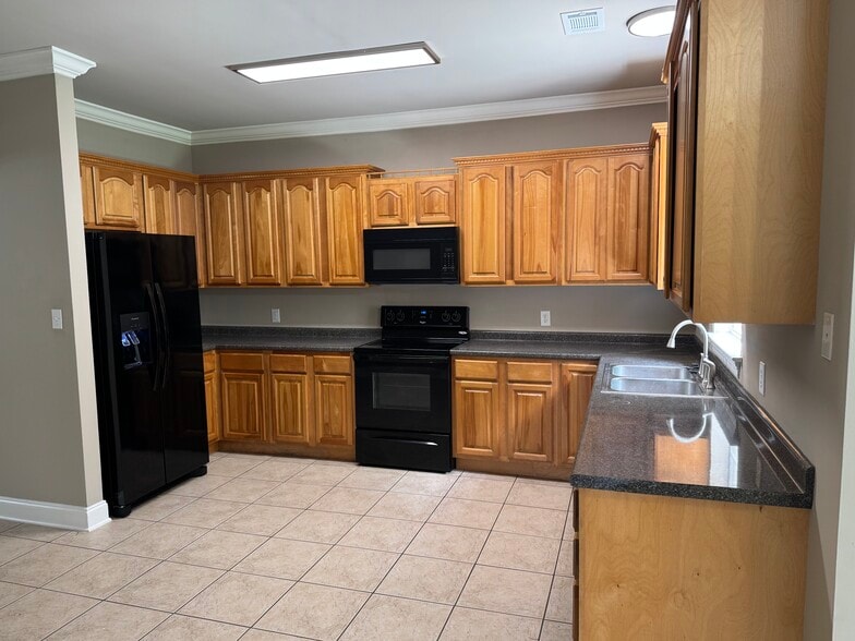 Building Photo - 72697 Diamondhead Dr N