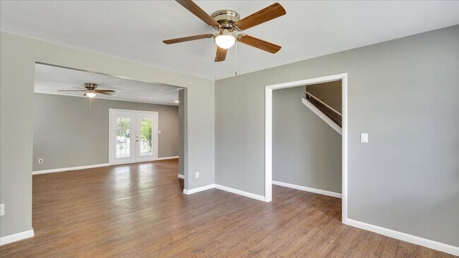 Building Photo - Beautiful 3 bedroom / 1.5 bath