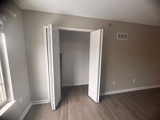 Building Photo - 14208 Pinehurst Ln