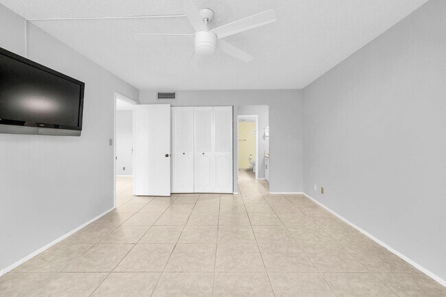 Building Photo - 6461 NW 2nd Ave