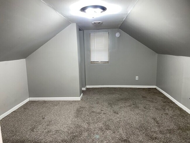 Building Photo - 4 bedroom house