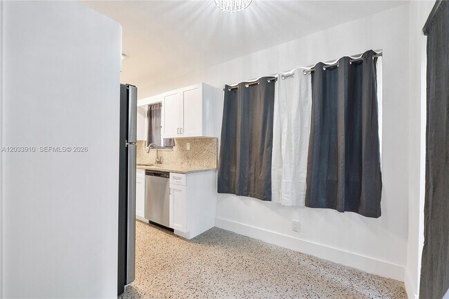 Building Photo - 1821 SW 11th Ct