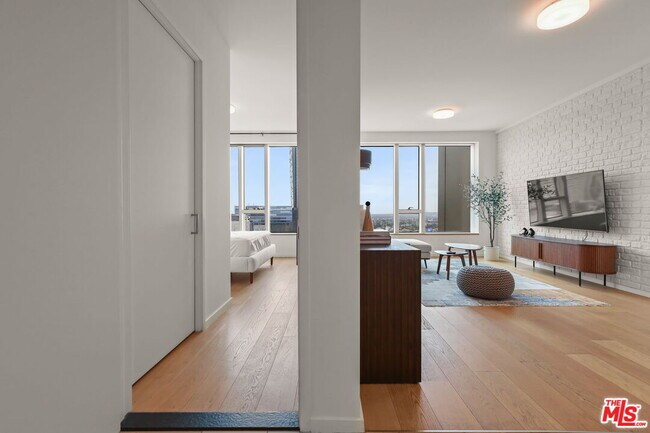 Building Photo - 889 Francisco St