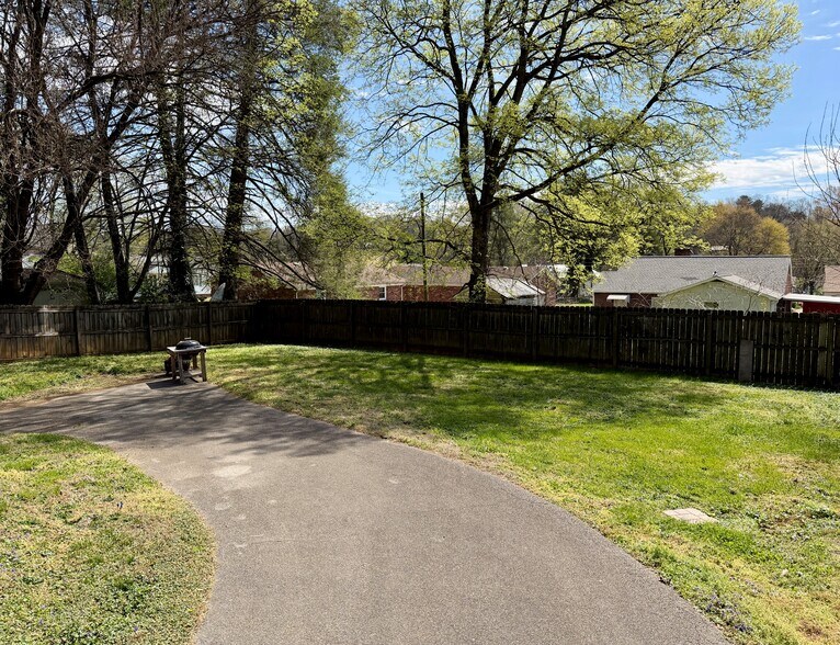 Building Photo - 3232 Fairmont Blvd