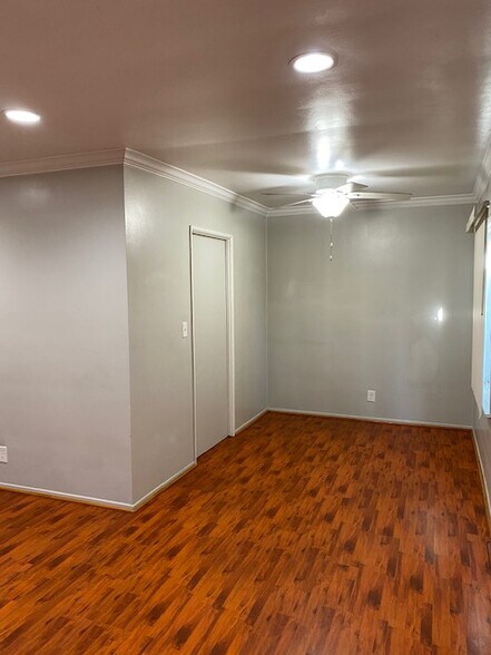 Building Photo - 515 Thompson Ave