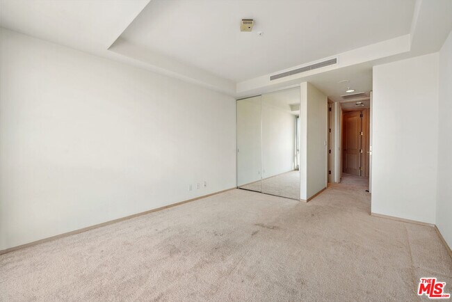 Building Photo - 10490 Wilshire Blvd