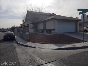Building Photo - NW 3 Bedroom!