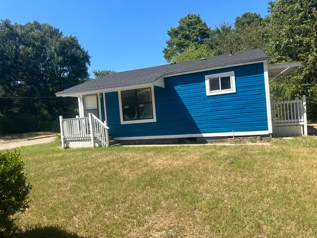 Building Photo - 2 Bed 1 Bath - House