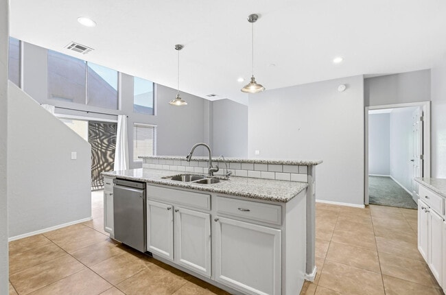 Building Photo - 2027 E University Dr