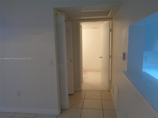Building Photo - 901 SW 138th Ave