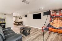 Building Photo - 649 Edgebrook Terrace