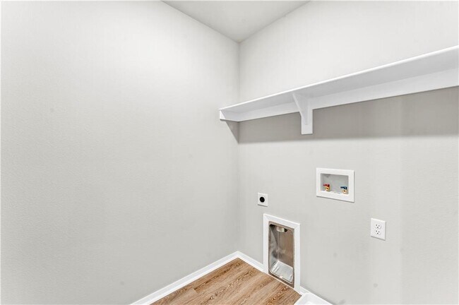 Building Photo - 6814 Memphis