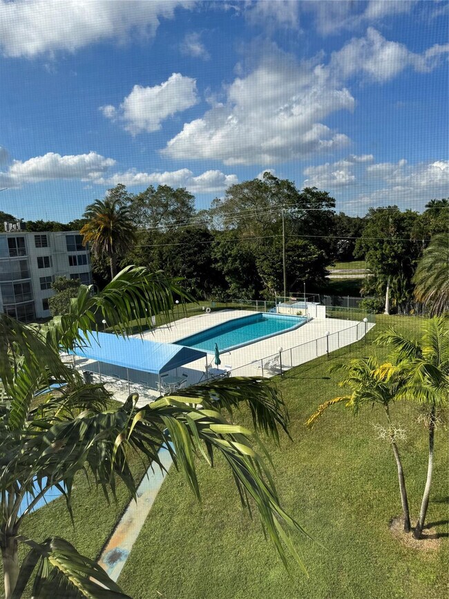 Building Photo - 1701 NE 191st St