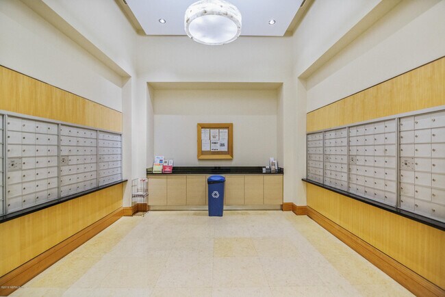 Building Photo - 1431 Riverplace Blvd