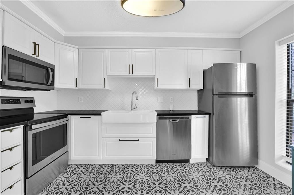 Building Photo - 1104 Pine Heights Dr NE