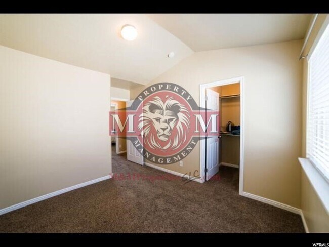 Building Photo - 3 Bd 2.5 Bath Condo 2 Car Garage