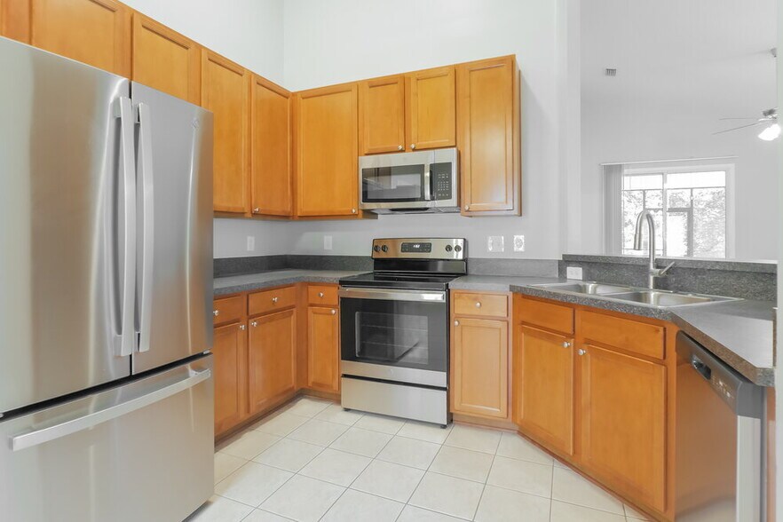 Building Photo - 2241 Blackstone Way