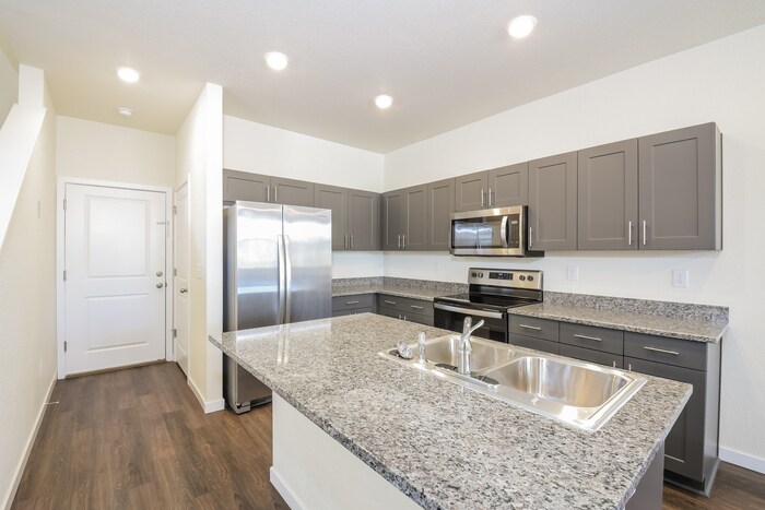 Building Photo - 13520 Oneida Ln