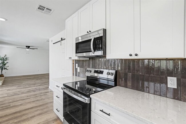 Building Photo - 1403 Greenfield Dr