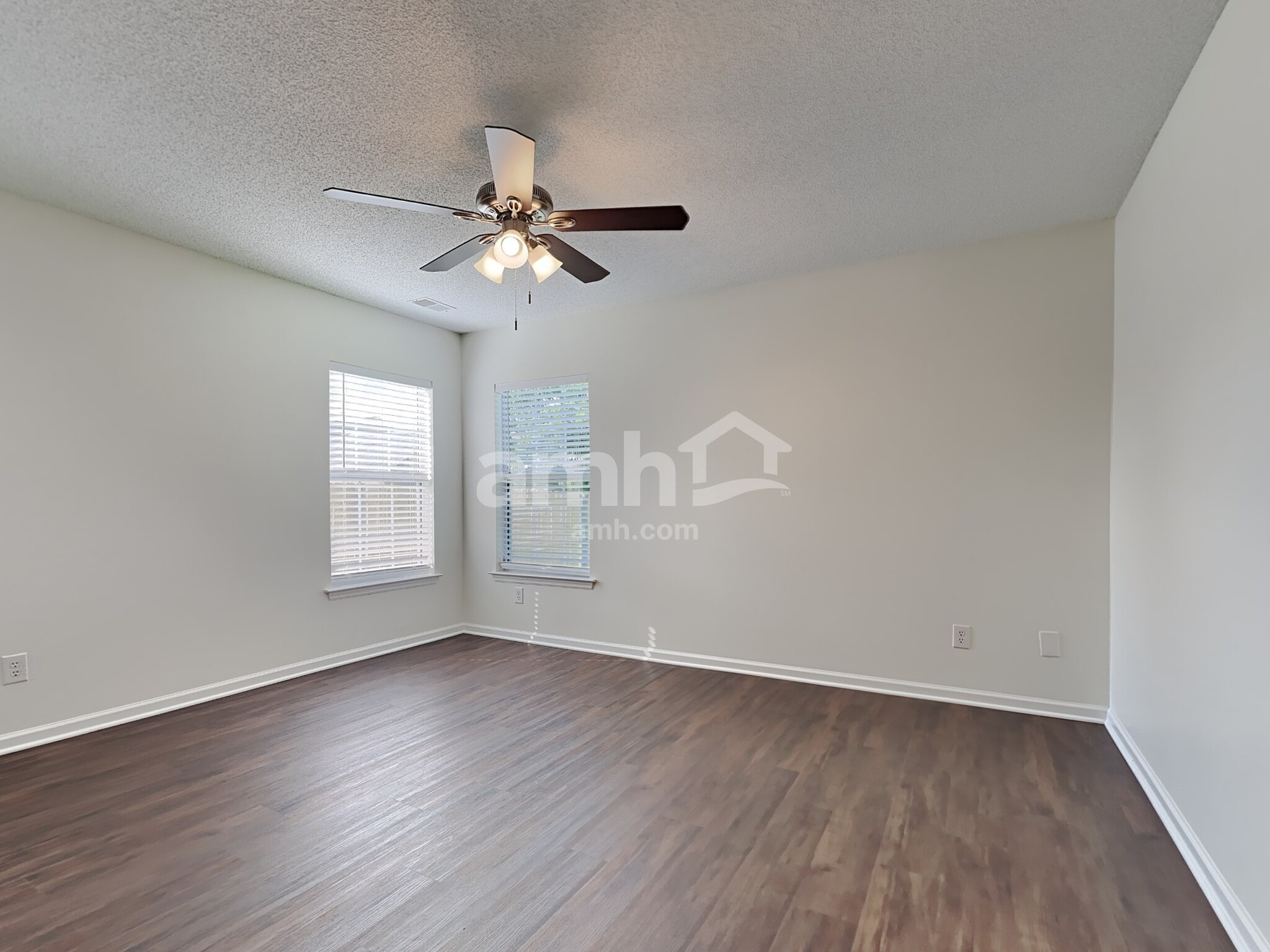 Building Photo - 114 Blue Jasmine Ln
