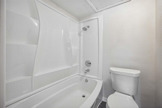 Building Photo - 15534 Zabolio Dr