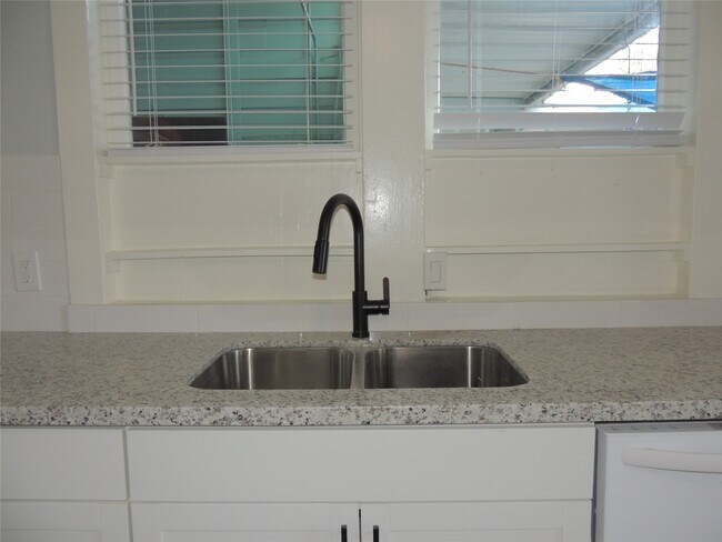 Building Photo - 3701 Bradley St