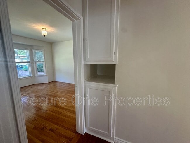 Building Photo - 340 W Spazier Ave