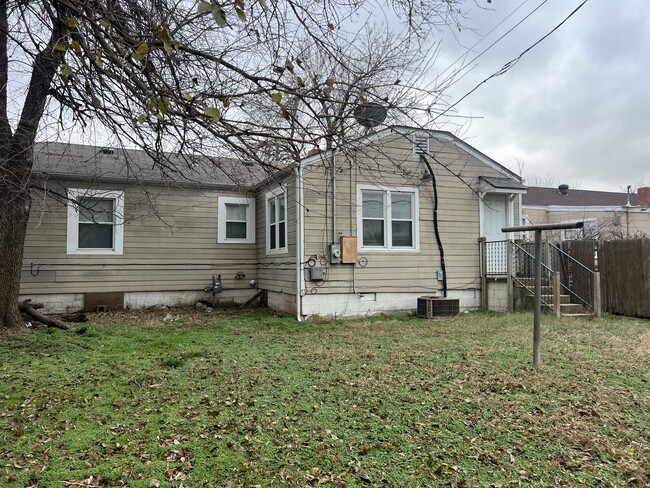 Building Photo - 3141 NW 30th St