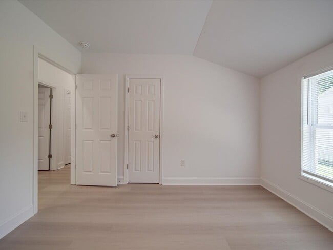 Building Photo - Beautifully Remodeled 3-bedroom, 2 bath house