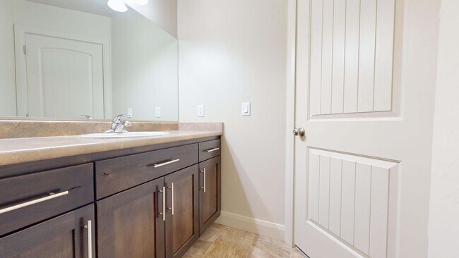 Building Photo - 3 Bedroom Cedar Bend Townhome