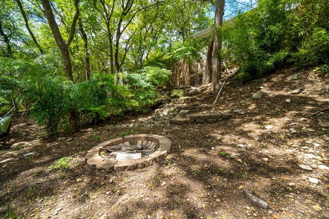 Building Photo - Tarrytown STUNNER!!!