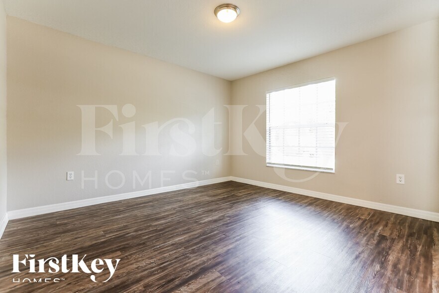 Building Photo - 2637 Lacroix Ave