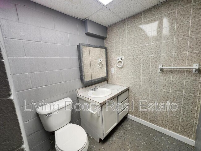 Building Photo - 1811 S 23rd St