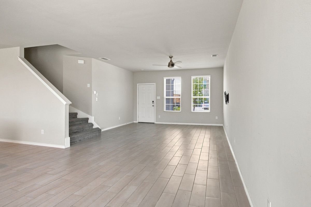 Building Photo - 944 Ravenwood Ln