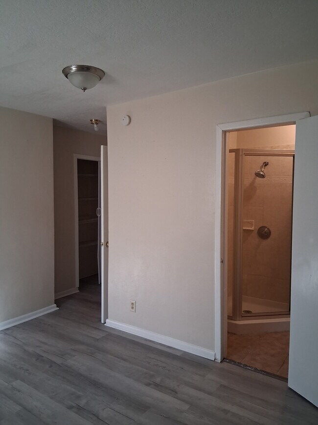 Building Photo - 1712 W 23rd St