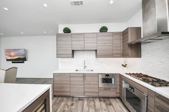 Building Photo - 4521 San Felipe St