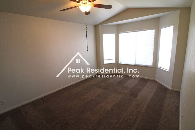 Building Photo - Spacious 3bd/2.5ba Home near Bell & Dry Creek Road