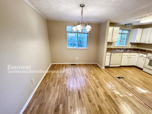 Building Photo - 493 Village Square Ct