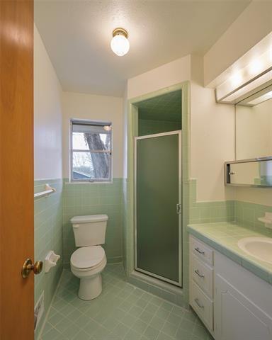 Building Photo - 5395 E 14th St