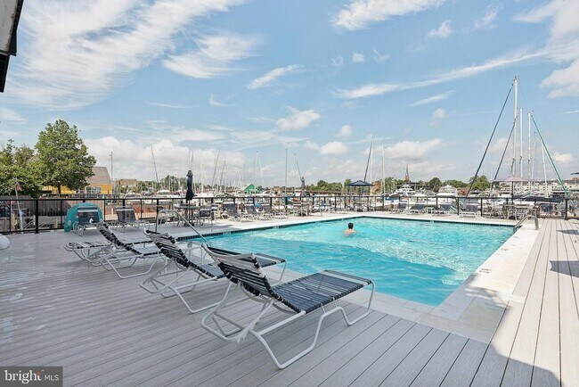 Building Photo - 312 Severn Ave