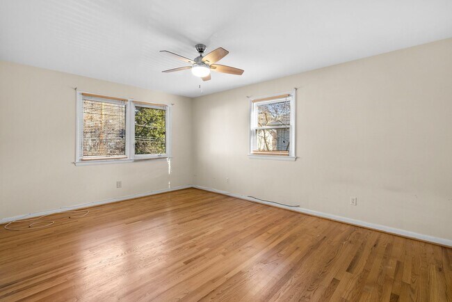 Building Photo - 4 Bedroom 3.5 Bathroom - Van Ness/Tenleytown Semi Detached Home - Attached 1 Car Garage