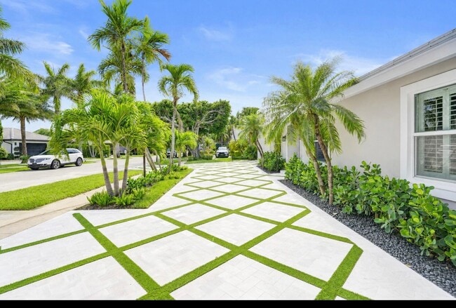 Building Photo - 885 Nafa Dr