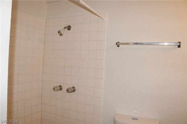 Building Photo - 1212 E Phillips Ave