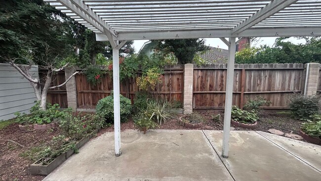 Building Photo - 3545 Thomas More Way